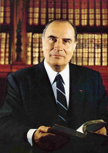 Le Président de la République François Mitterrand utilise les nouveaux produits « Beljanski » pour un cancer avancé de la prostate. Il témoigne dans Paris Match « les prescriptions (…) jouent un rôle décisif dans mon rétablissement ».